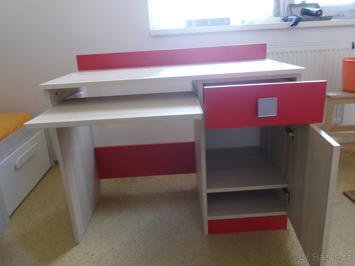prodám dětský psací stůl - 2