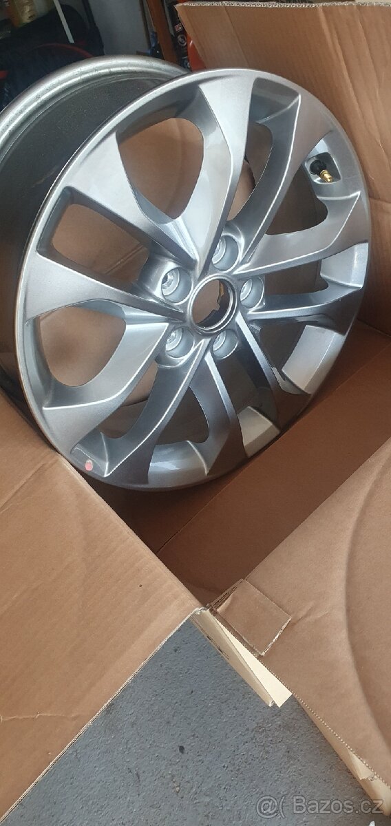 Nové ORIGINÁL ALU Hyundai 5x114,3 R17 - 2