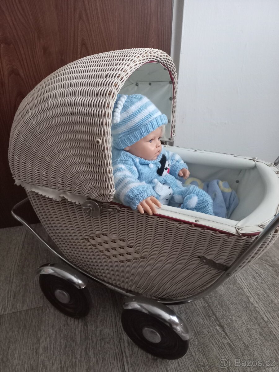Proutěný kočárek z roku 1965 - 2