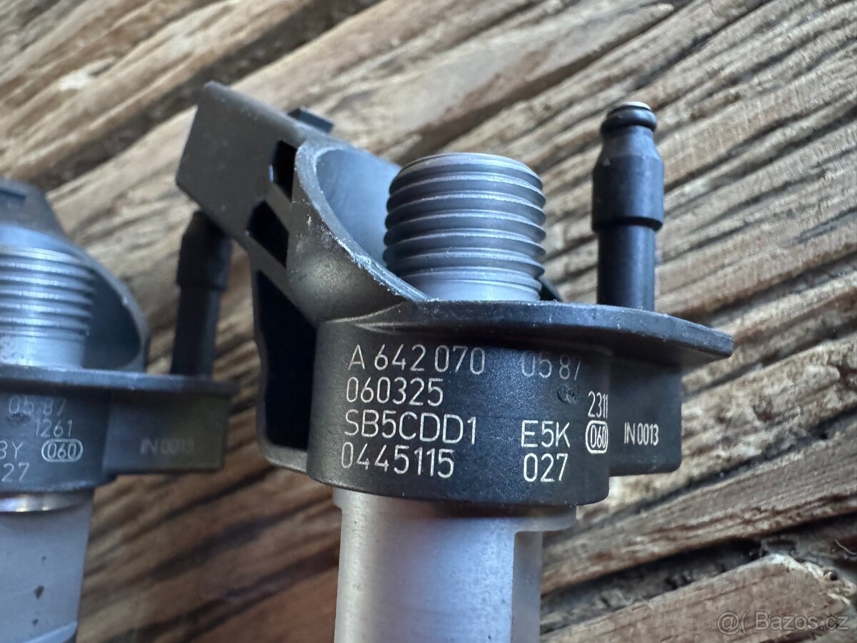 Prodám sadu 3ks vstřikovacích trysek Bosch 0445115027 - 2