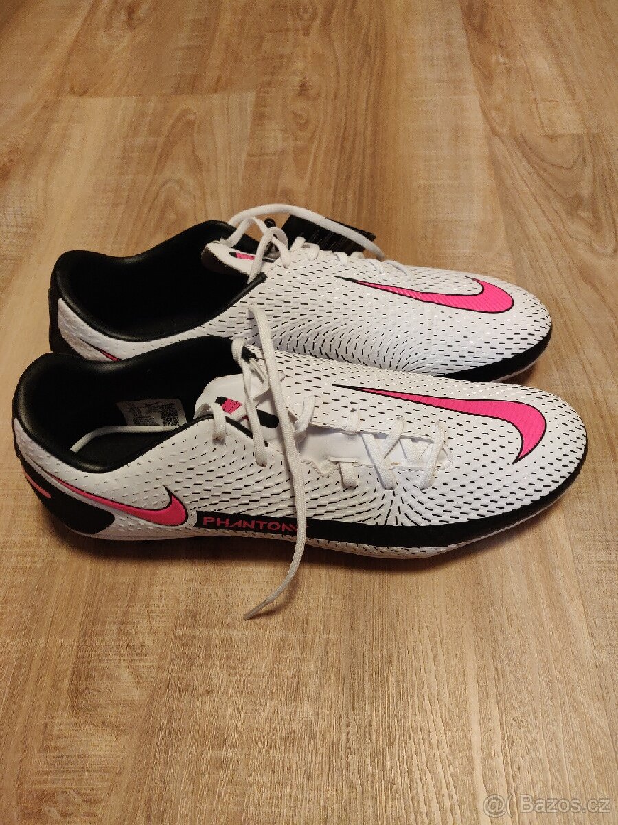 Kopačky Nike Phantom bílé - 2