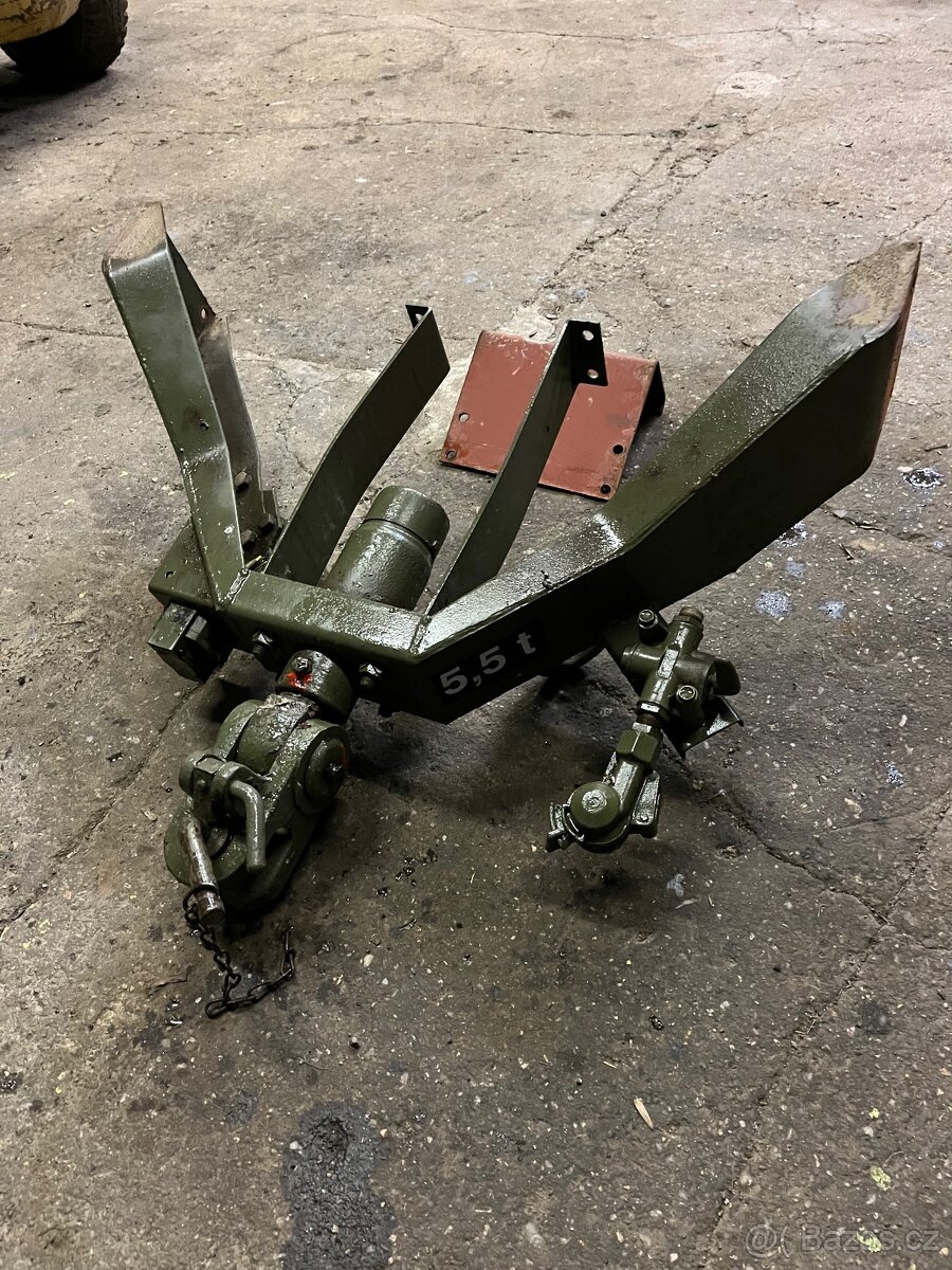 Praga V3S - zadní závěs - vlaštovka - 2