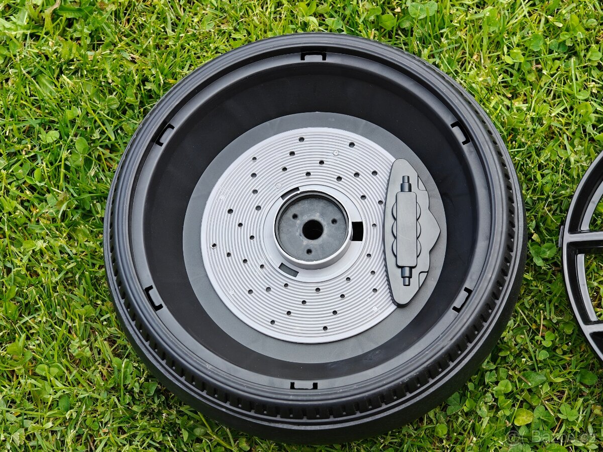 Zadní kolo BMW M5, Ford Mustang Beneo SX2118 - 2