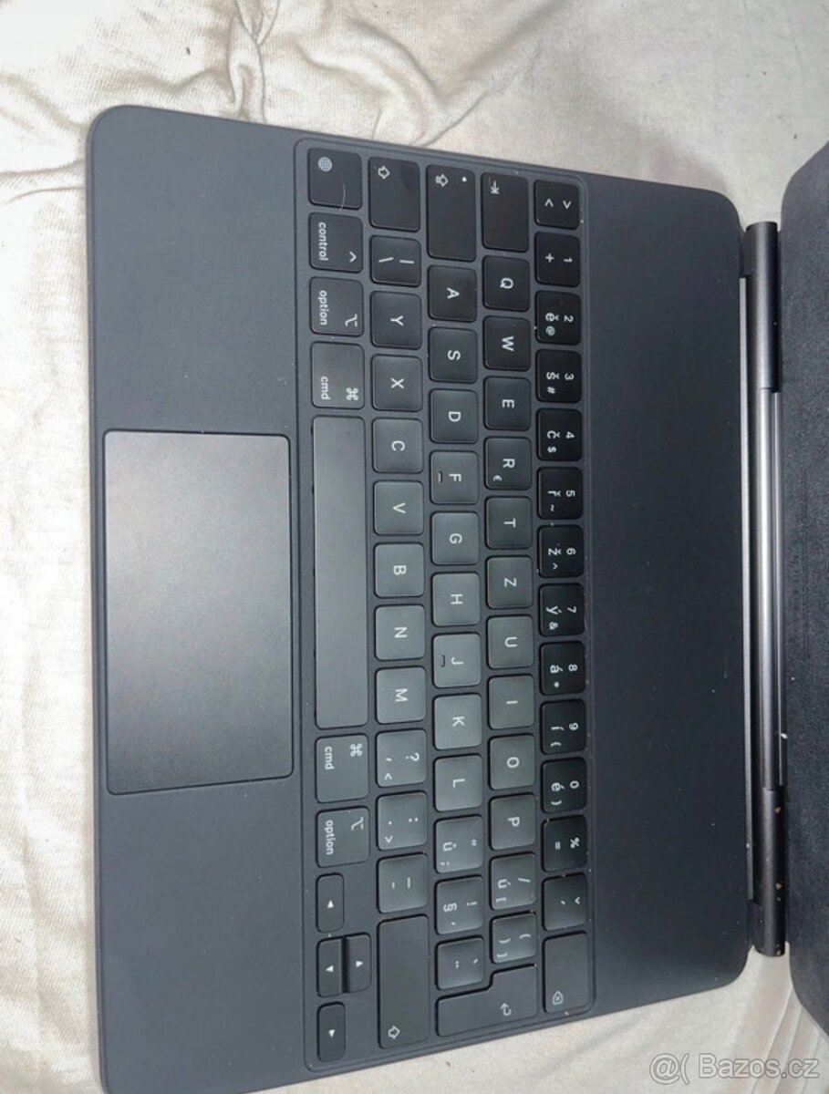 Apple magic keyboard 13” M2 černá - 2