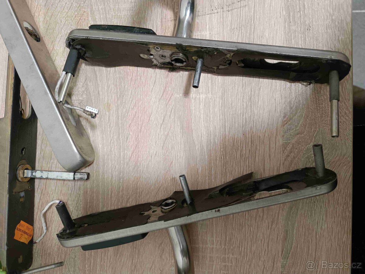 Prodám dveřní kování s čipem - 2