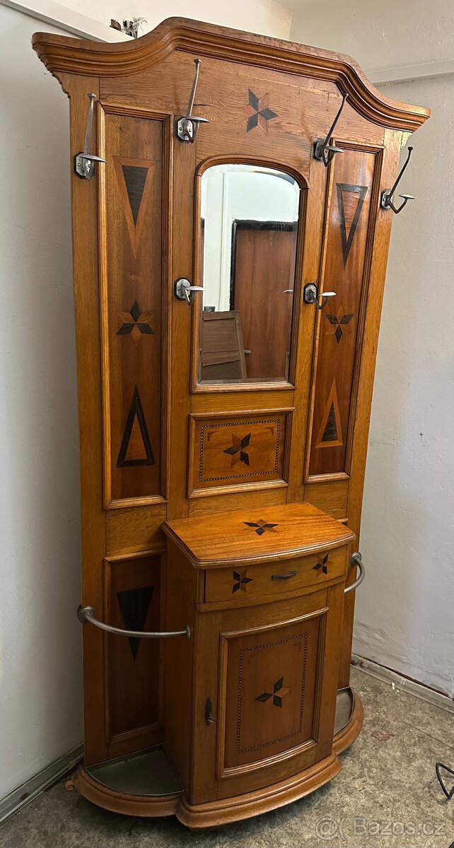 Věšáková stěna - 2