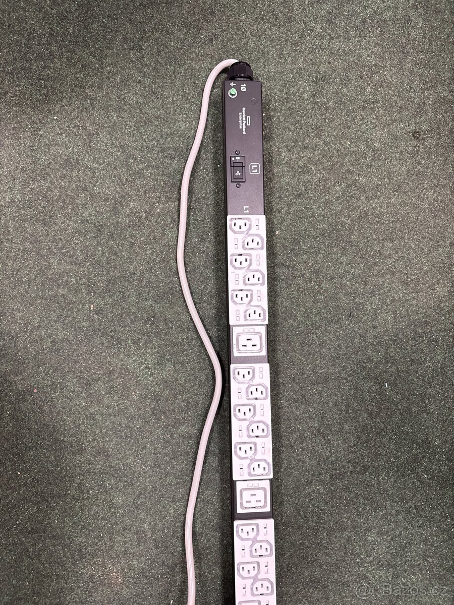 PDU lišta pro serverovou skříň - 2