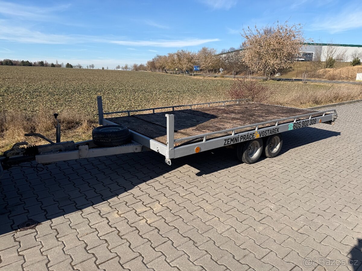 Bržděný přívěs 2700kg - 2