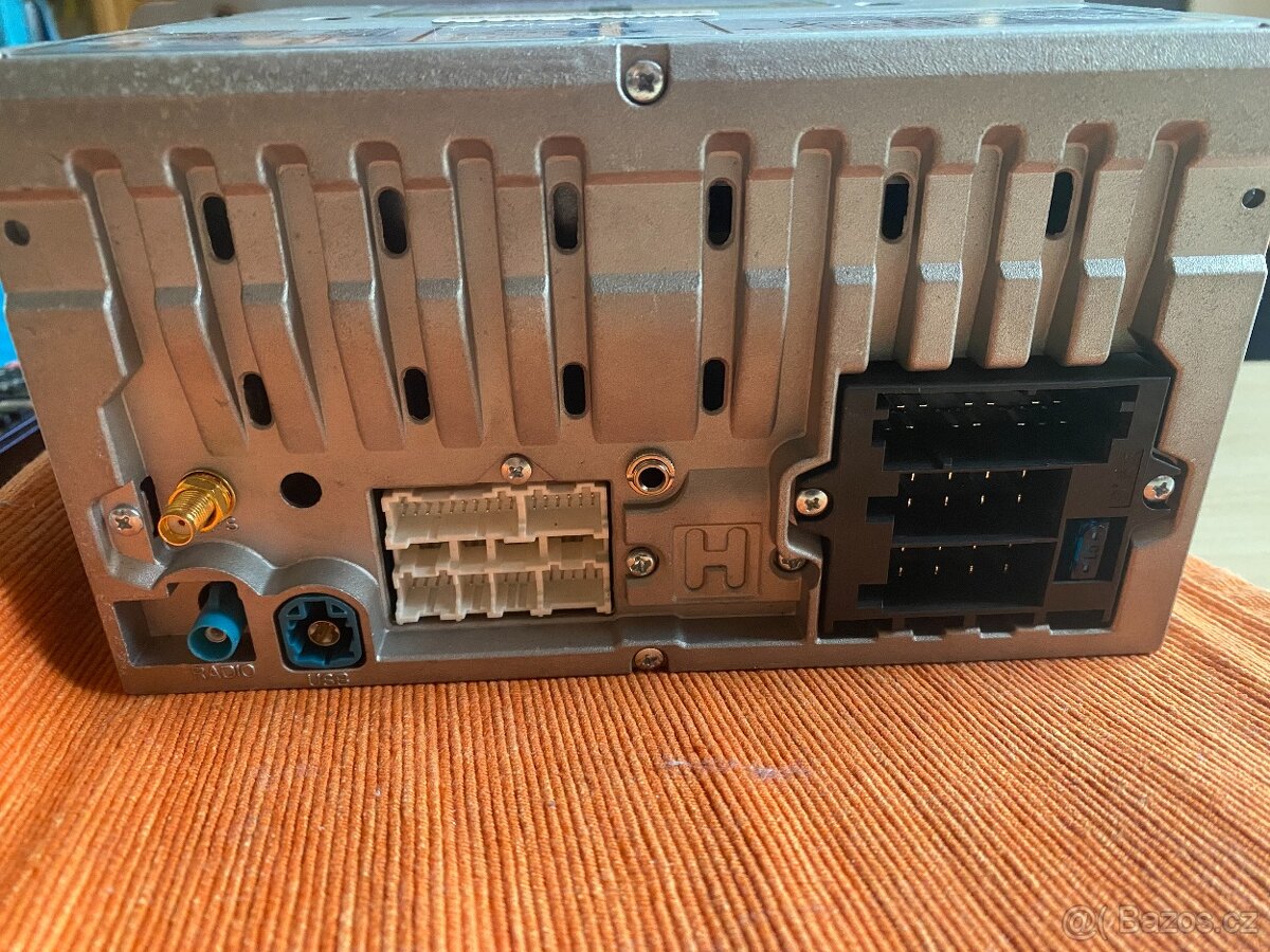 2DIN autorádio Isudar 7´´ do Škoda Octavia 2 - 2