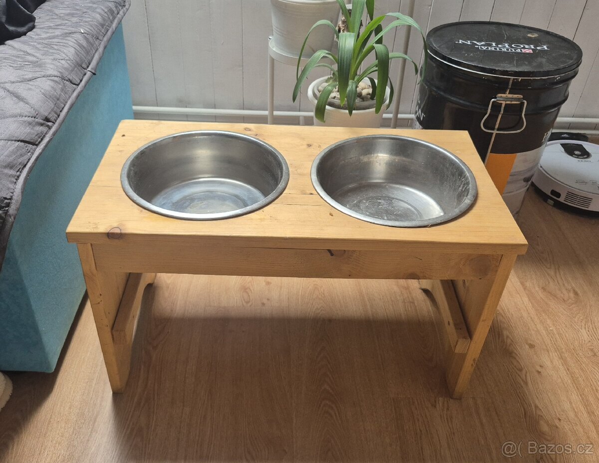 Stojan na misky pro psa - 2