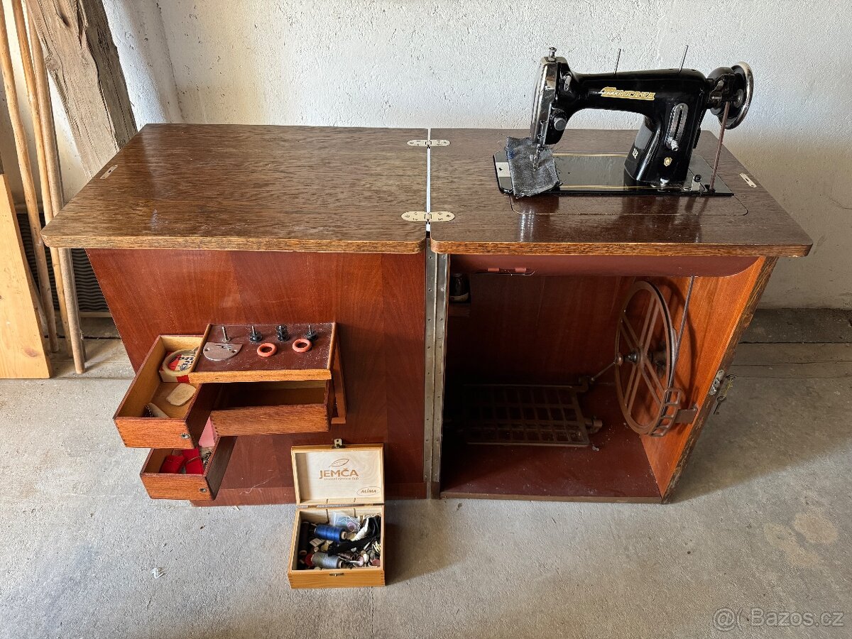 Šicí stroj Minerva skříňový - 2