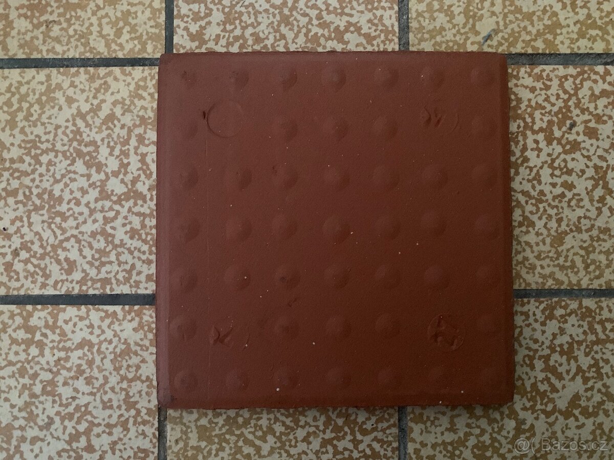 Retro dlaždice - tmavě červené - 2