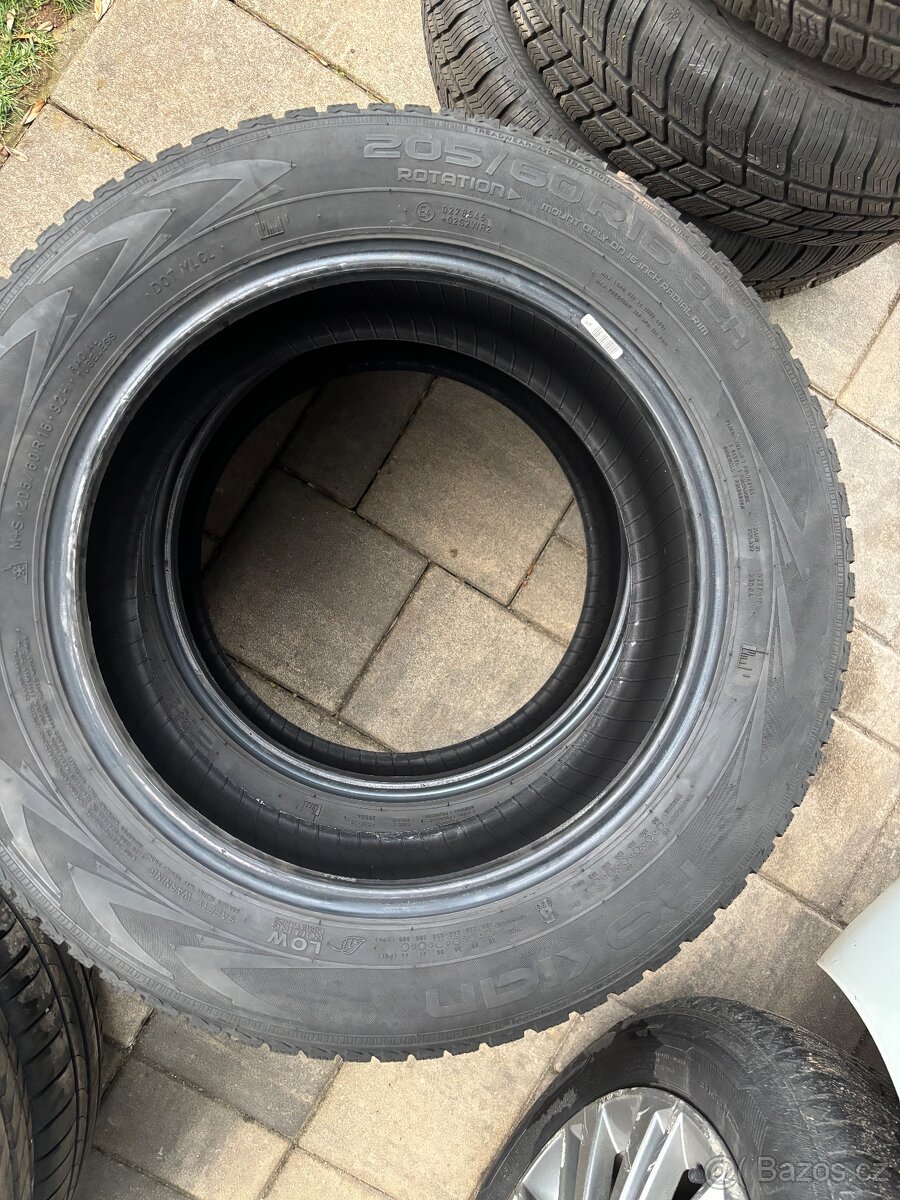 Nokian 205/60/16, velmi pěkná sada 2ks - 2
