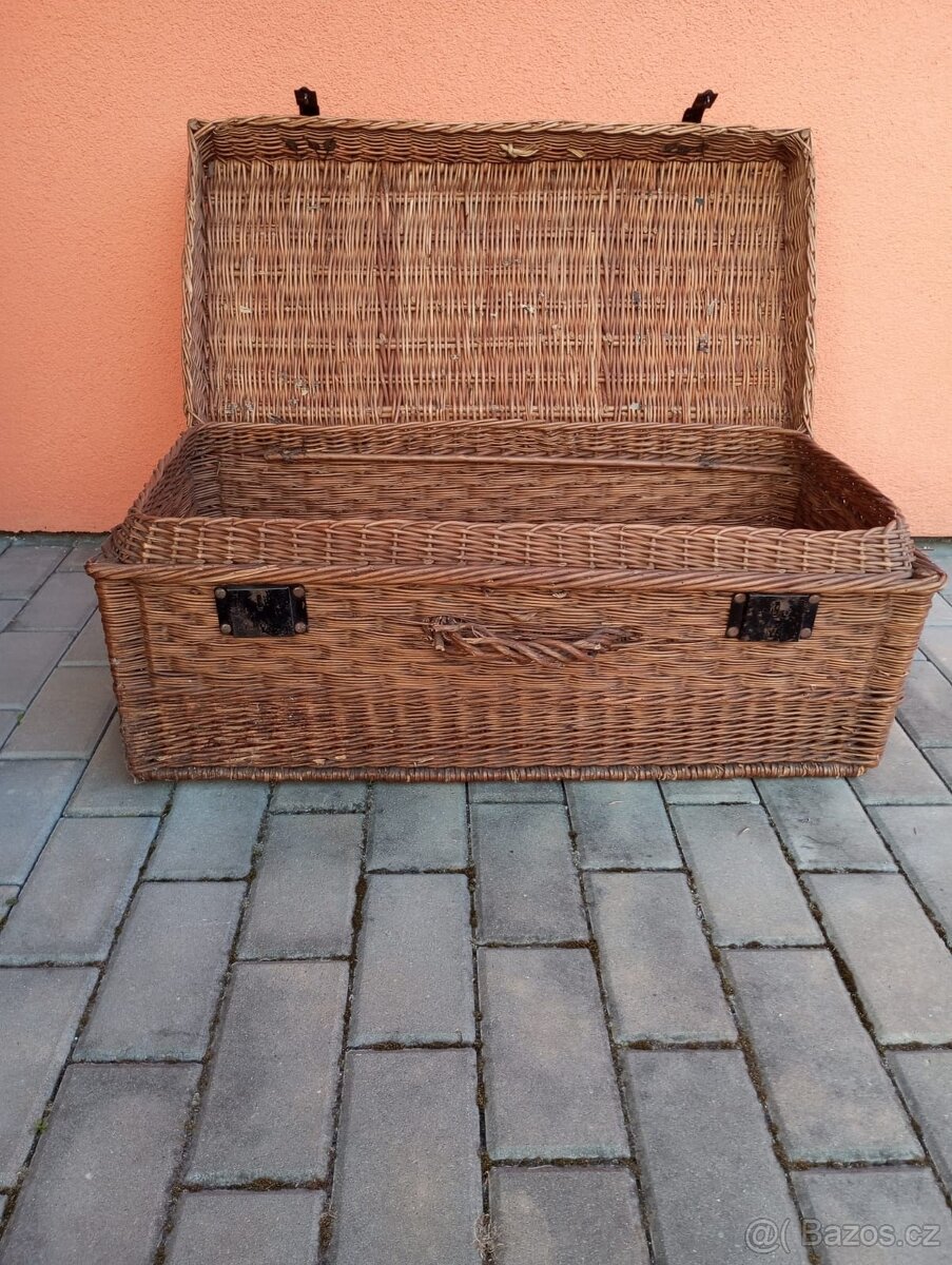Proutěný starožitný kufr - 2