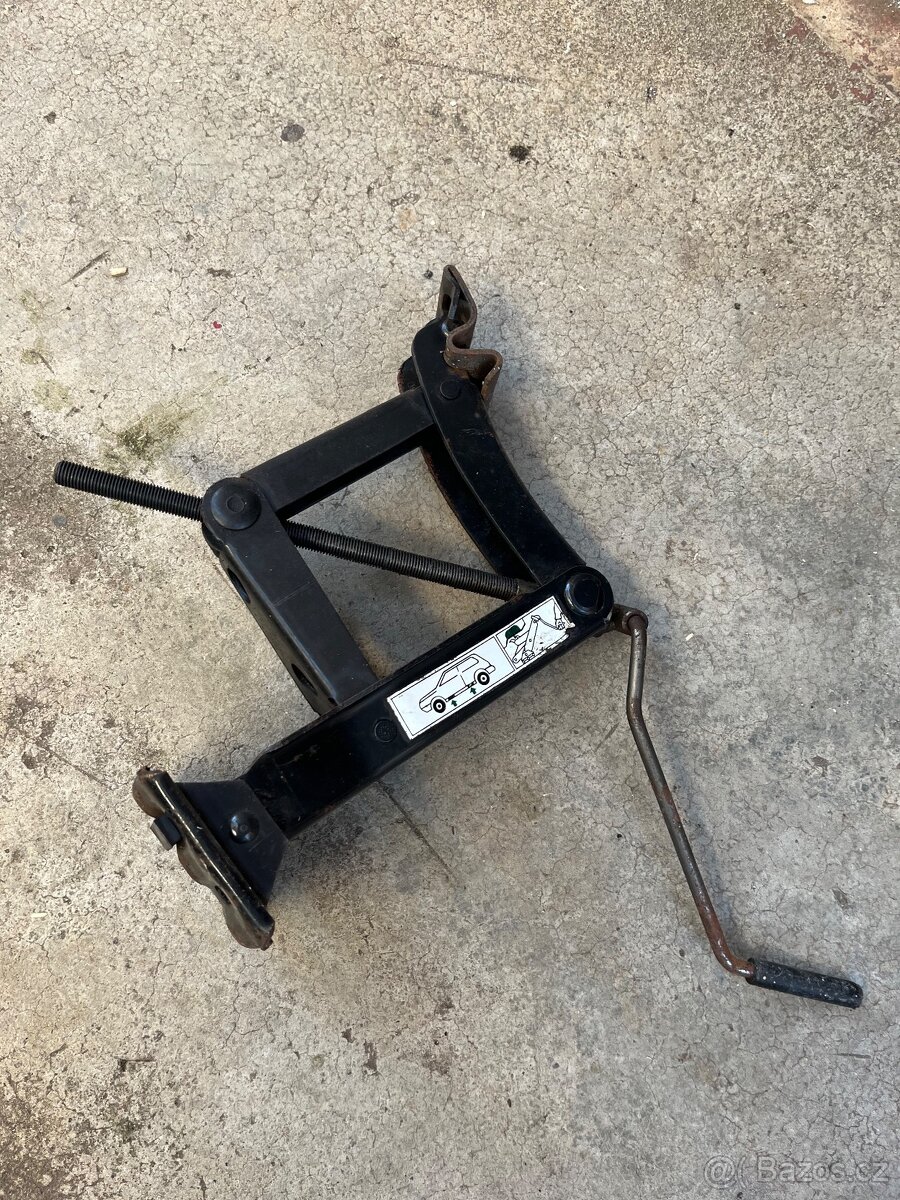 Nůžkový zvedák. - 2