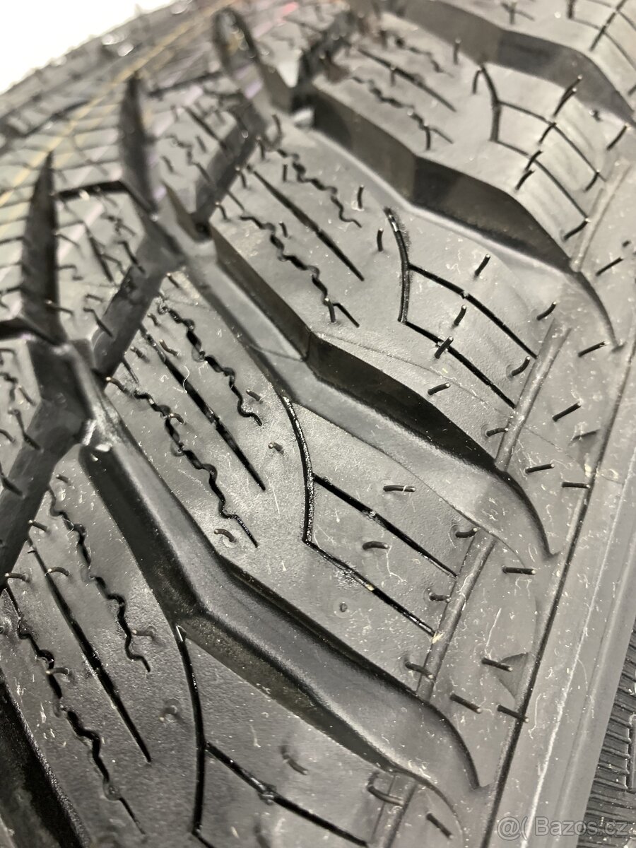 Nová GOOD YEAR 235/55 R17 103V Wrangler