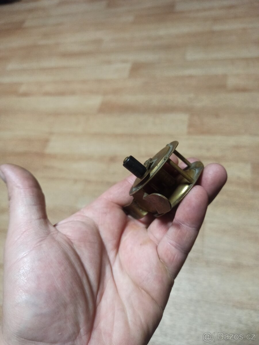 Starý mosazný naviják - 2