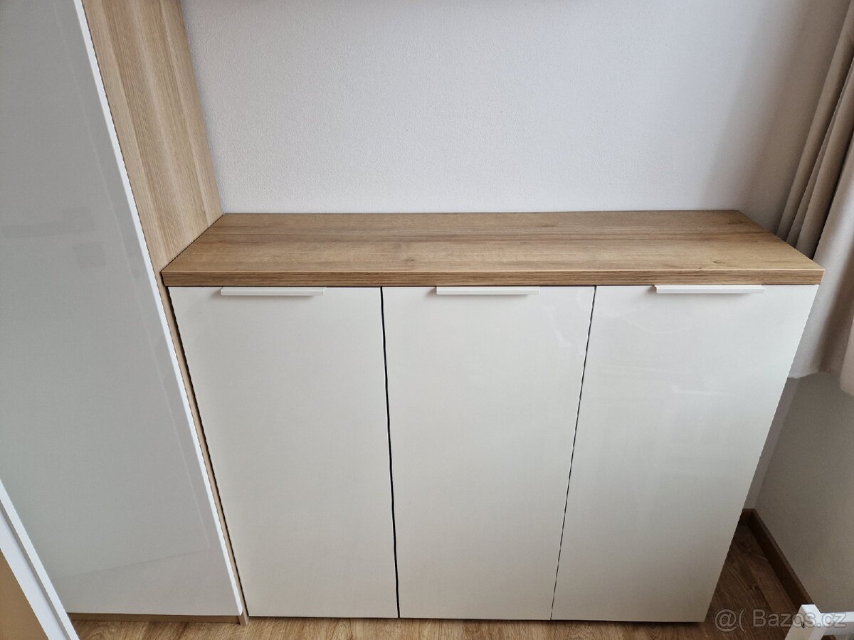 Komoda/botník, bílý lesk, 120 x 103 x 35 cm (š/v/h) - 2