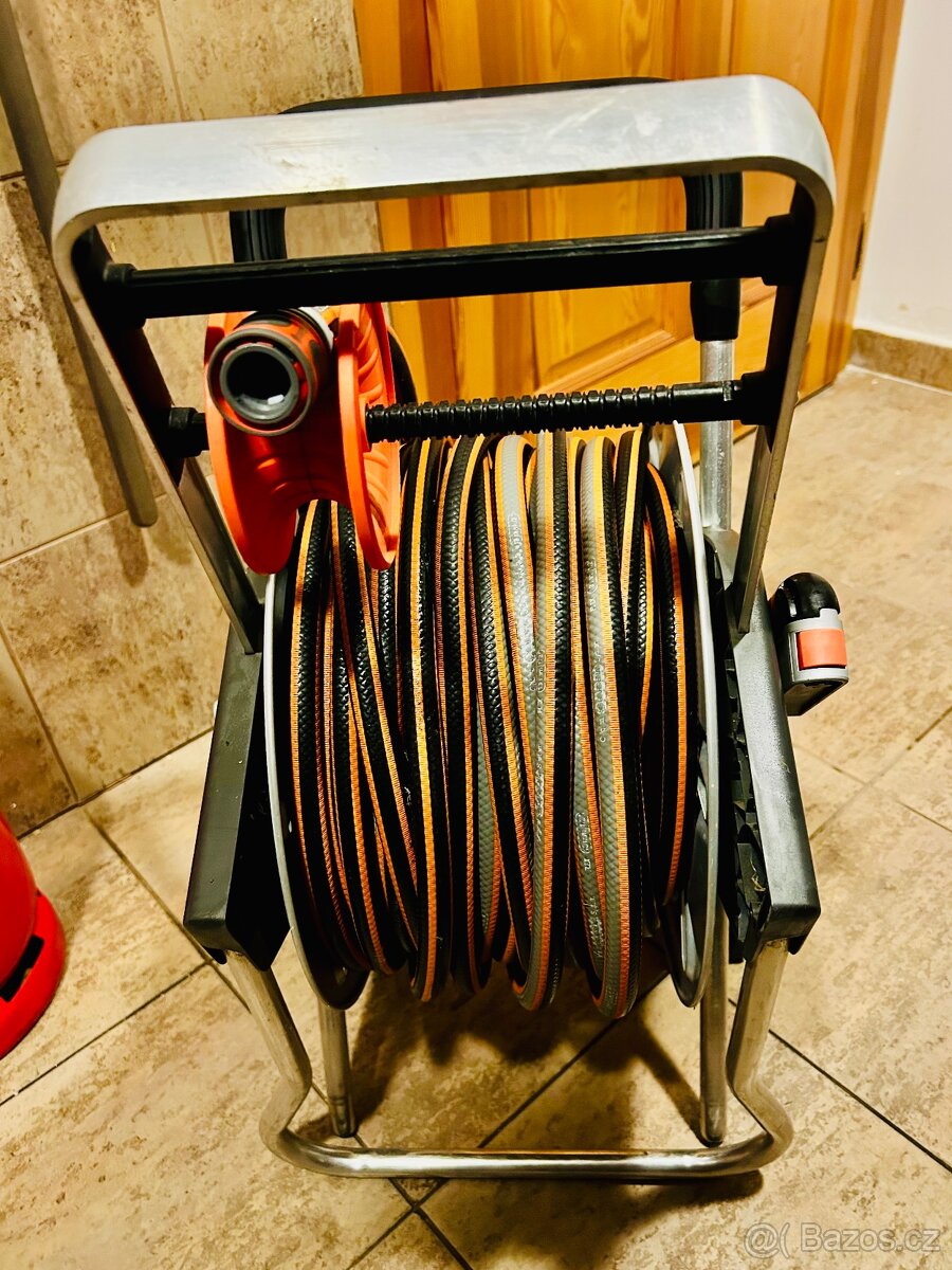 Gardena kovový vozík na hadici AquaRoll M + 50m hadice - 2