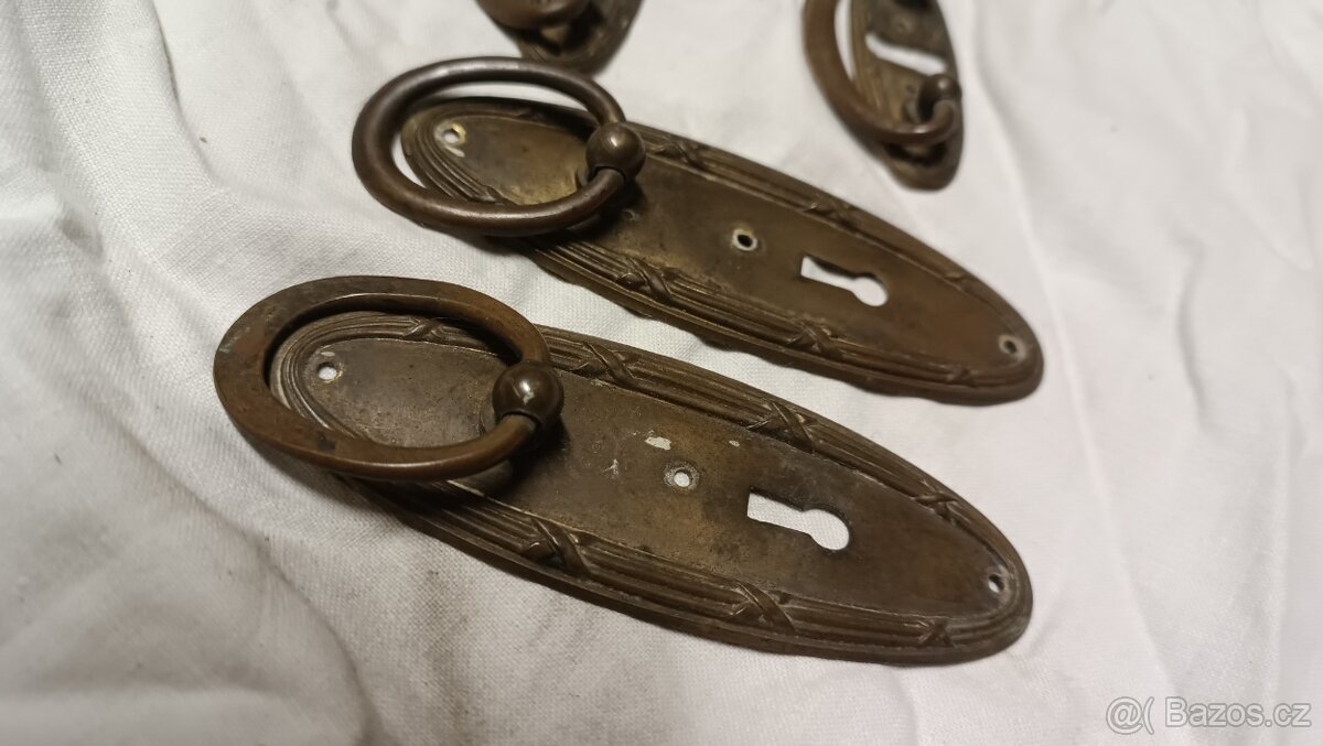 Mosazné štítky k historické komodě - 2