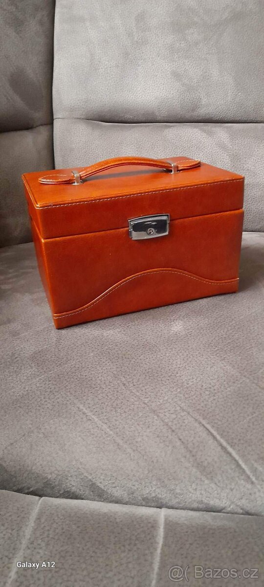 Šperkovnice hnědá kůže. - 2