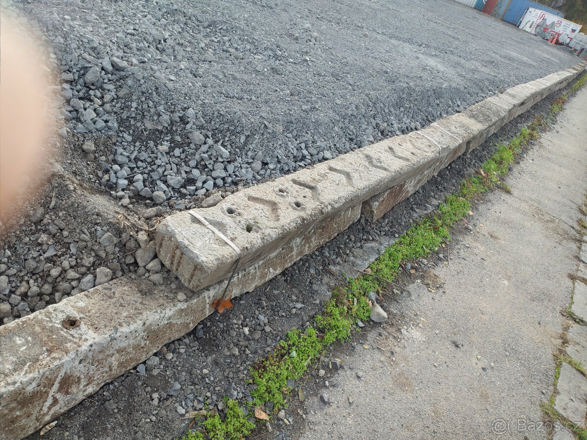 Pražce betonové na stavbu parkoviště terasy pod kontejner - 2