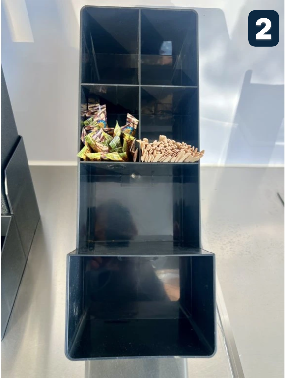 Držáky kelímky, míchátka, cukry, mléčka atd - 2