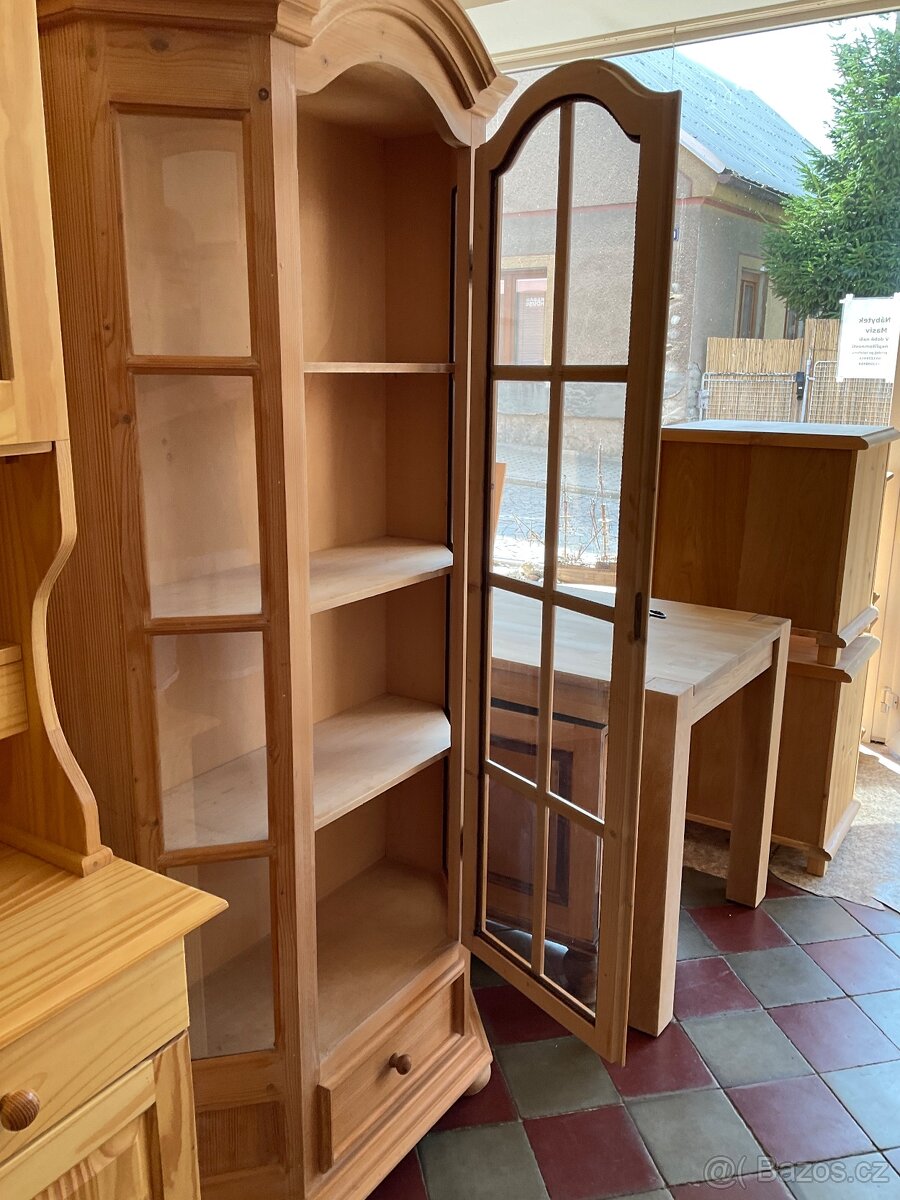 Vitrína borovice - 2