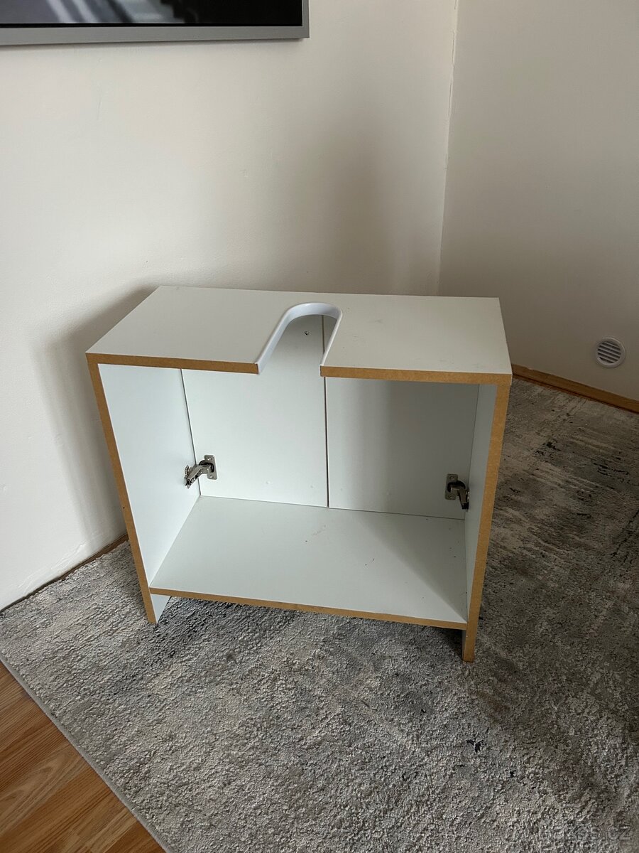 Koupelnová skříňka - 2