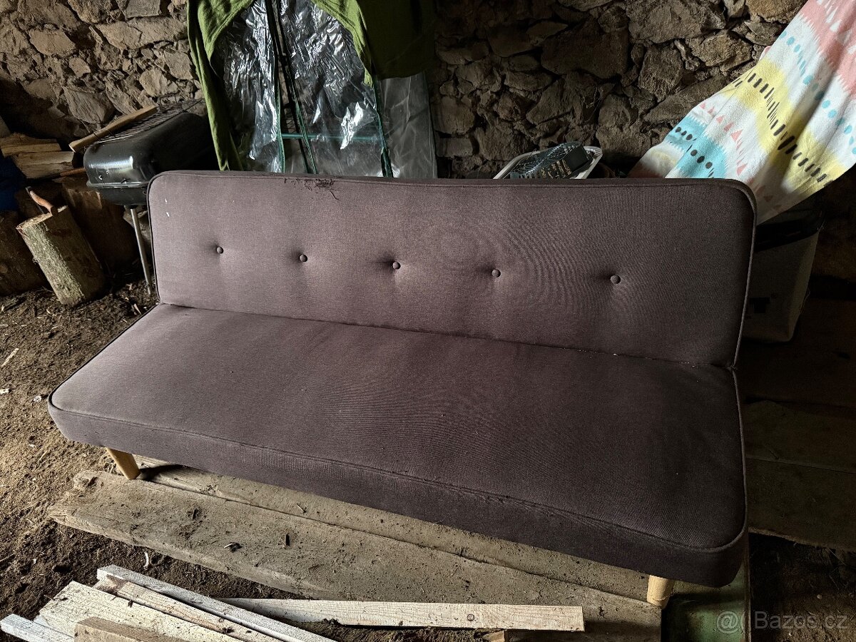 Stůl, sedačka rozkládací, stěna - 2