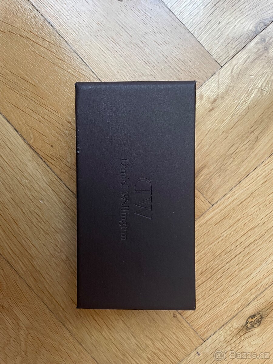 Hodinky Daniel Wellington - černý ciferník, zlaté pouzdro - 2