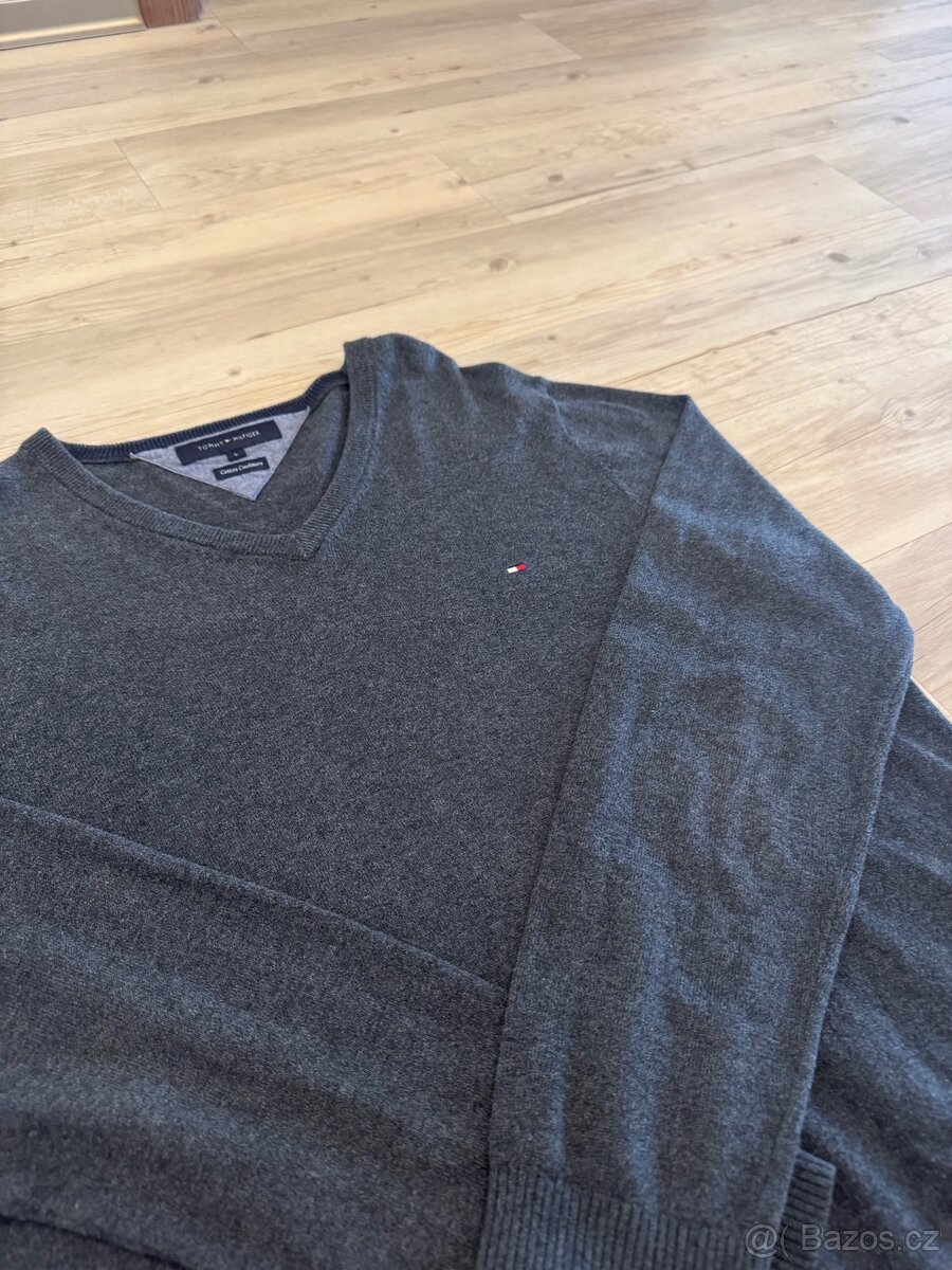 Tommy Hilfiger šedý svetr - 2