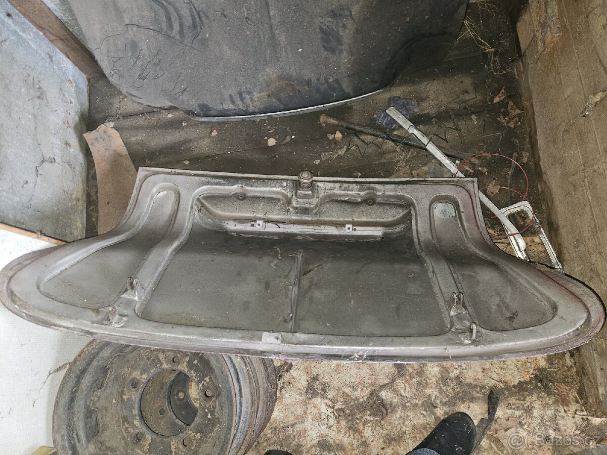 Tatra 603 zadní kapota - 2