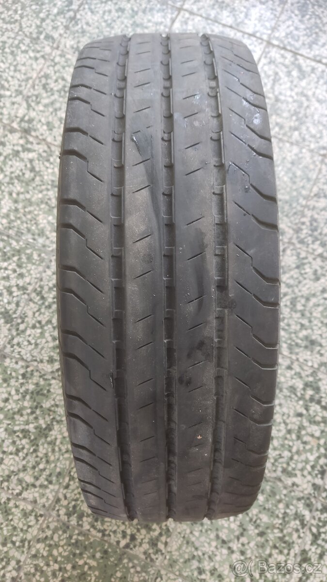 Letni pneu 215/70/15c - 2