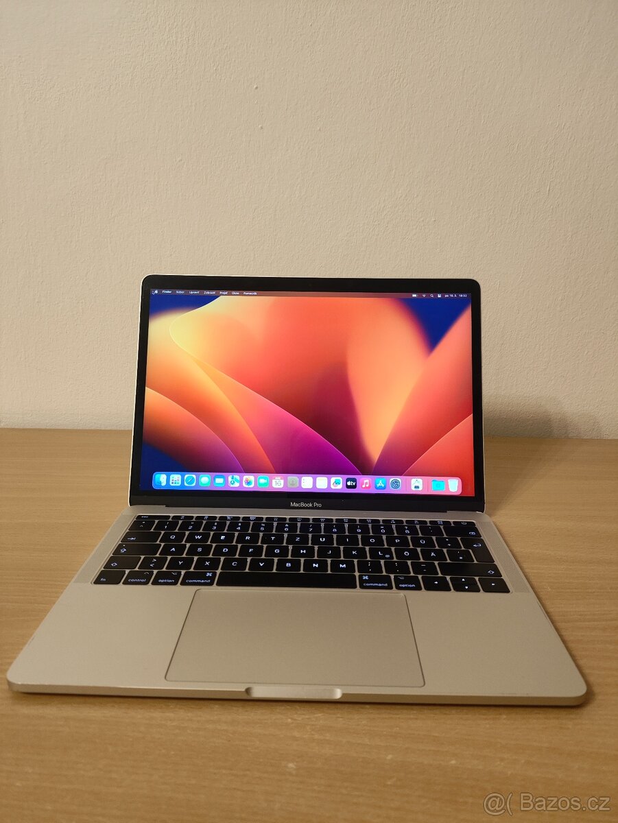 MacBook Pro 2017 | i5 • 16GB • 256GB SSD - 2