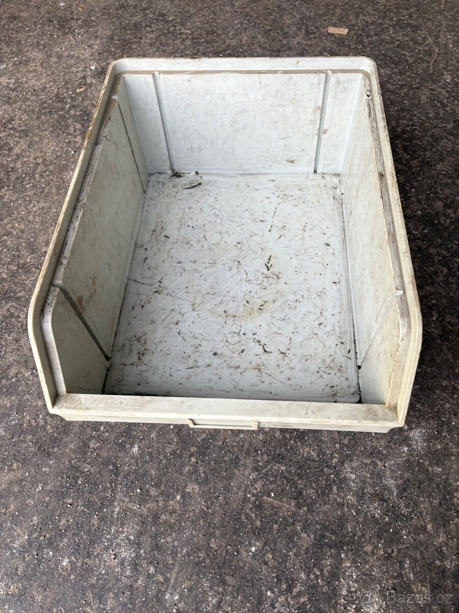 Zkosené bedny plast - 2