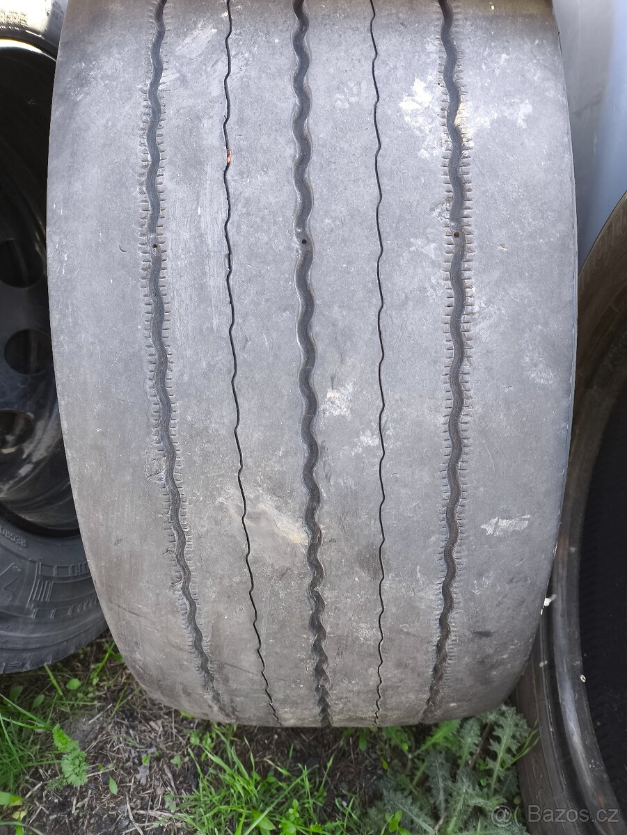 Pneu 355/50 R22,5 - 2