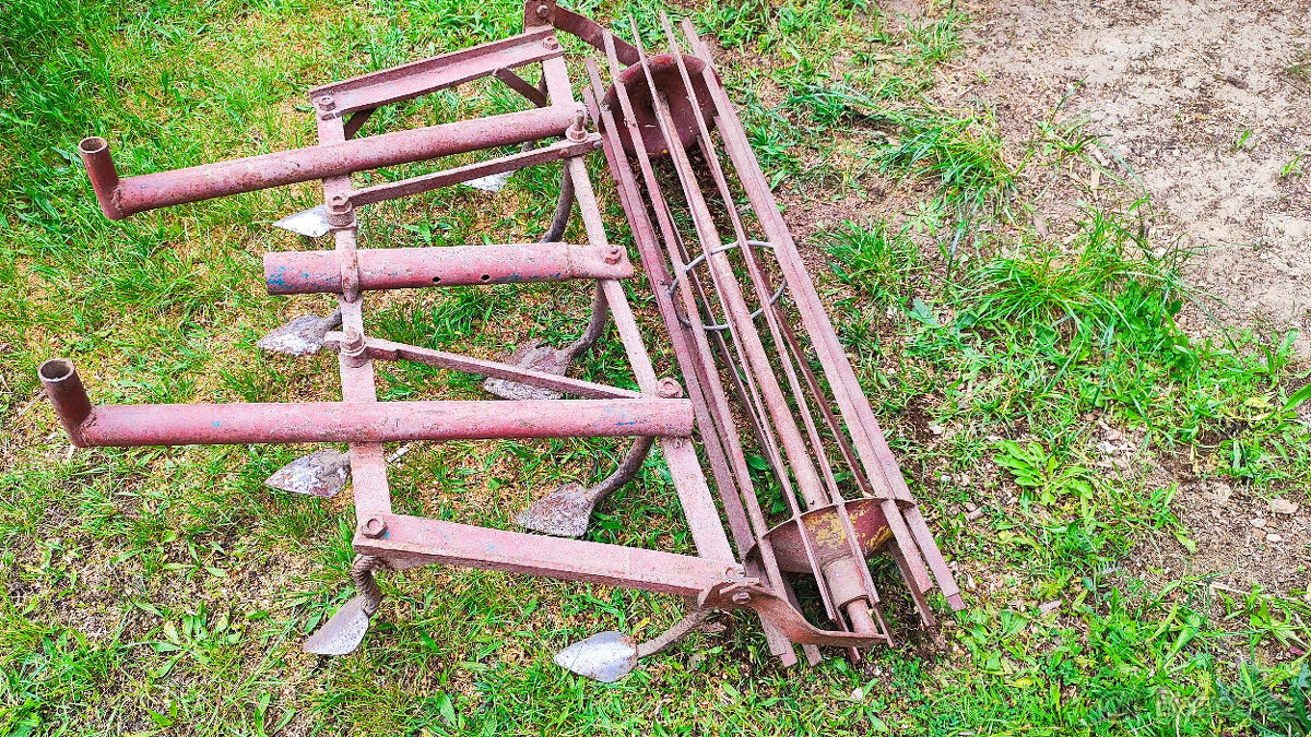 Kypřící radličky s drobícím válcem za malotraktor TK - 2