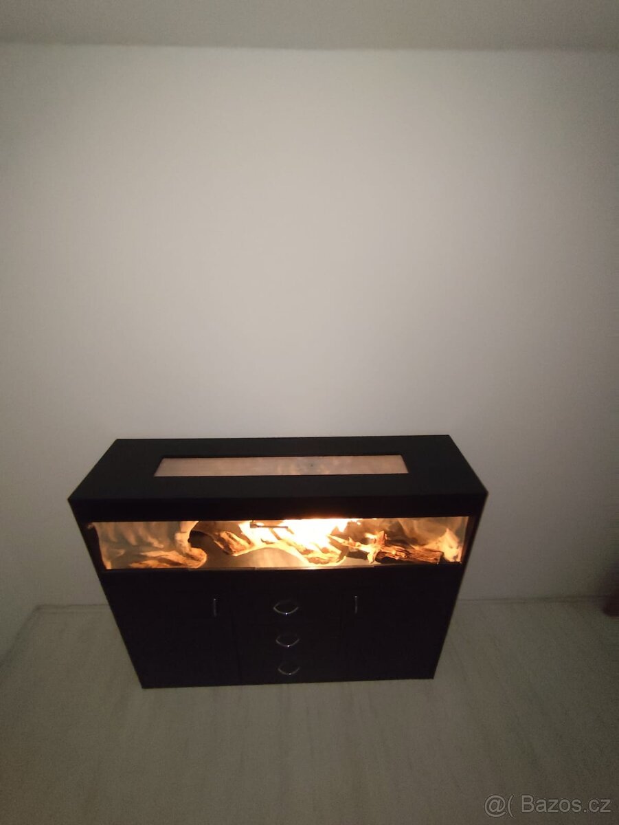 Masivní černé terárium na zakázku + příslušenství – TOP stav - 2