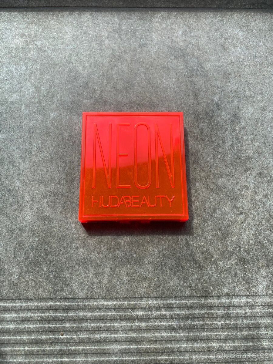 Huda Beauty- Neon orange obsessions - 2