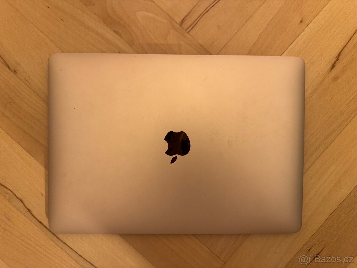 Prodám MacBook Air 13” M1 (2020) v barvě Gold. - 2