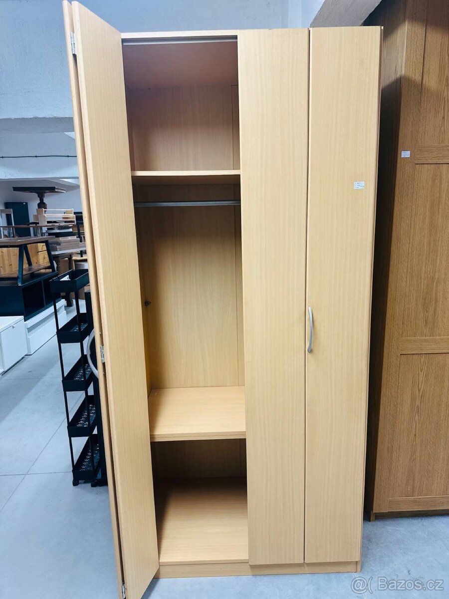 Šatní skříň – světlé dřevo - 2