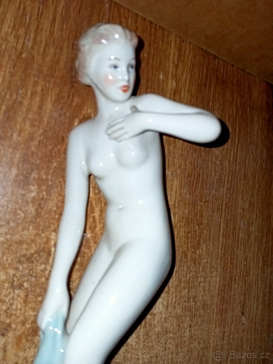 Dívka po koupeli s osuškou AKT ROYAL DUX- ART-DECO 24,5 cm t - 2