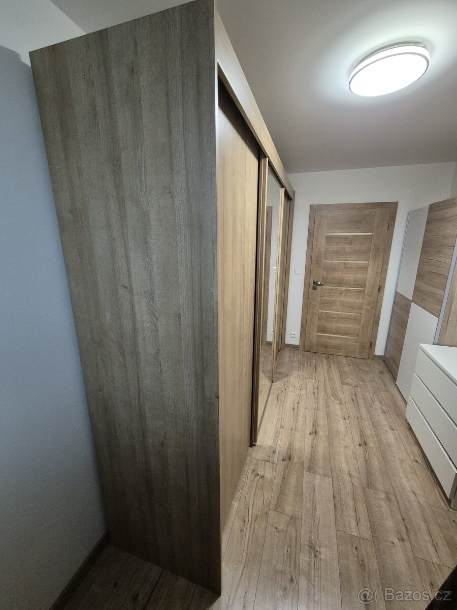 Šatňí skříň 280 cm - 2