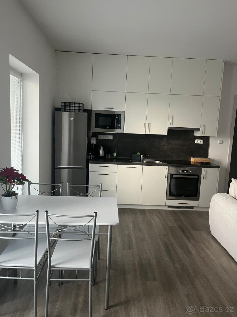 Pronájem bytu 2 kk, 54 m2, novostavba EDEN Rožnov - 2