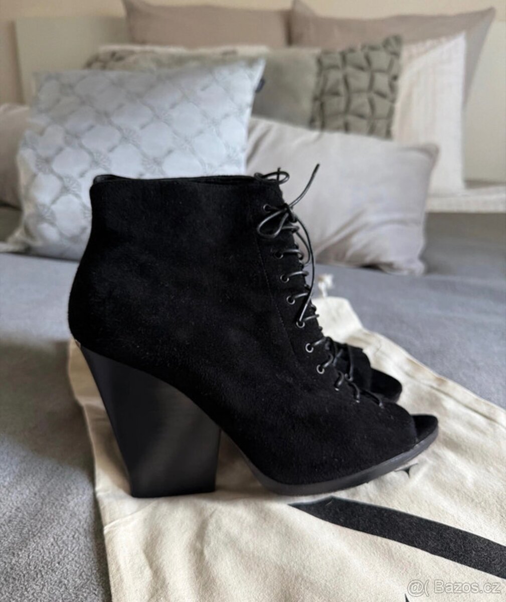 Burberry kotníkové boty 40 - 2