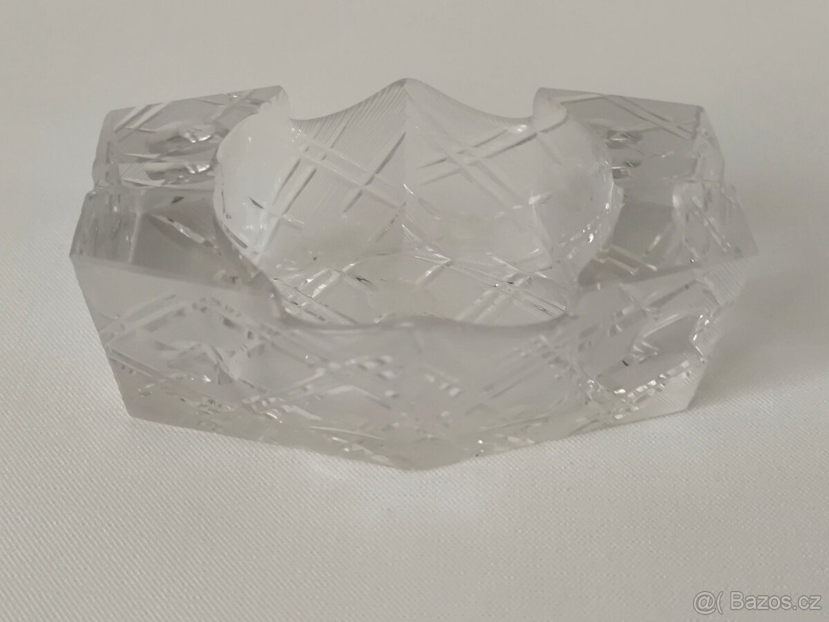 Popelník broušený - 2