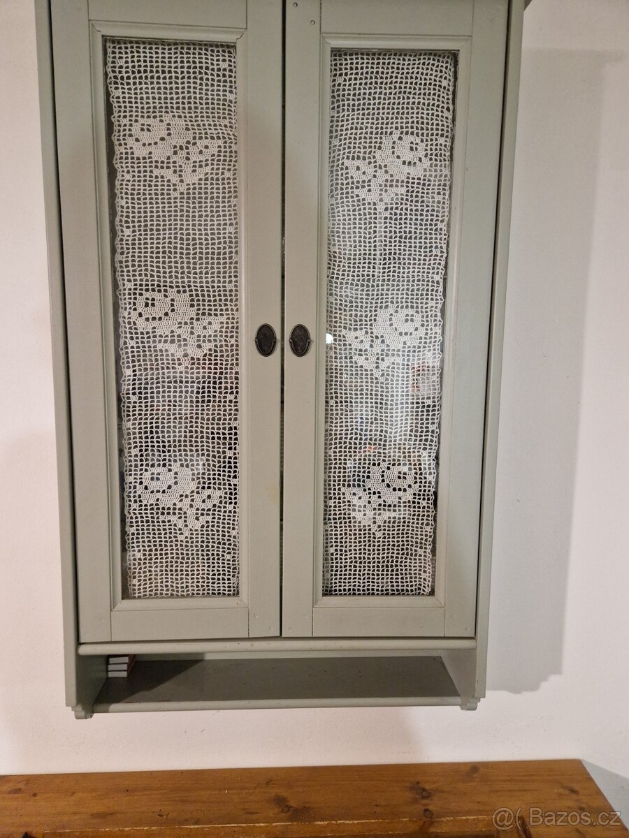 Závěsná vitrína Leksvik Ikea ČERVENÁ - 2