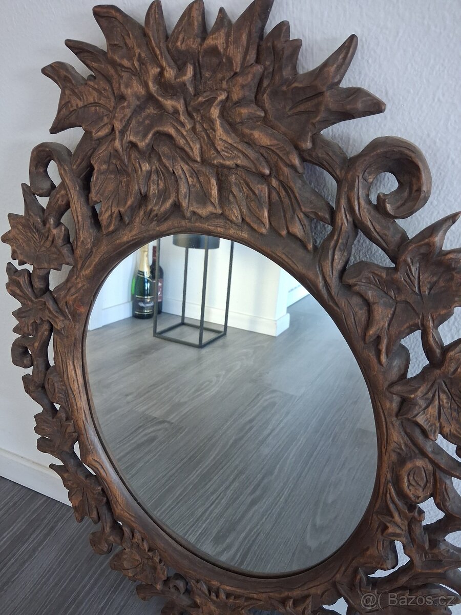 zrcadlo s vyřezávaným rámem - 2