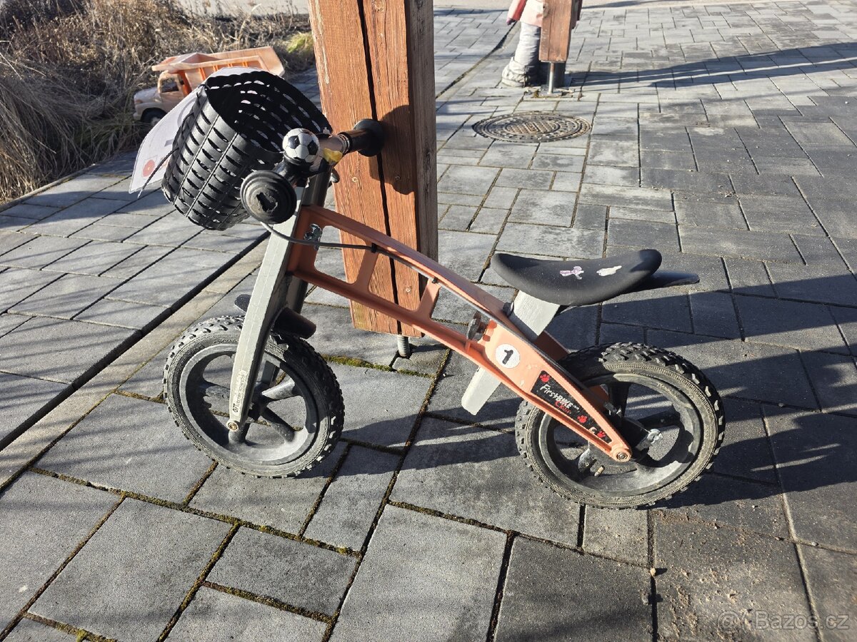 Prodám kvalitní odrážedlo Firstbike - 2